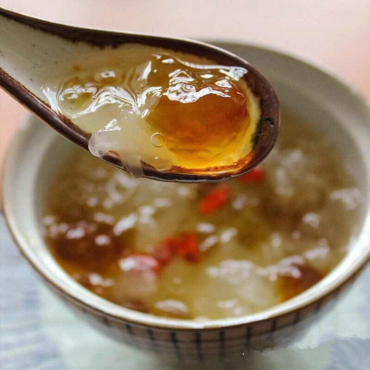 桃胶皂角米炖银耳的做法
