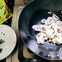 #轻食季怎么吃#雪菜蘑菇汤的做法图解3