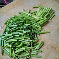 蒜薹炒面的做法图解1