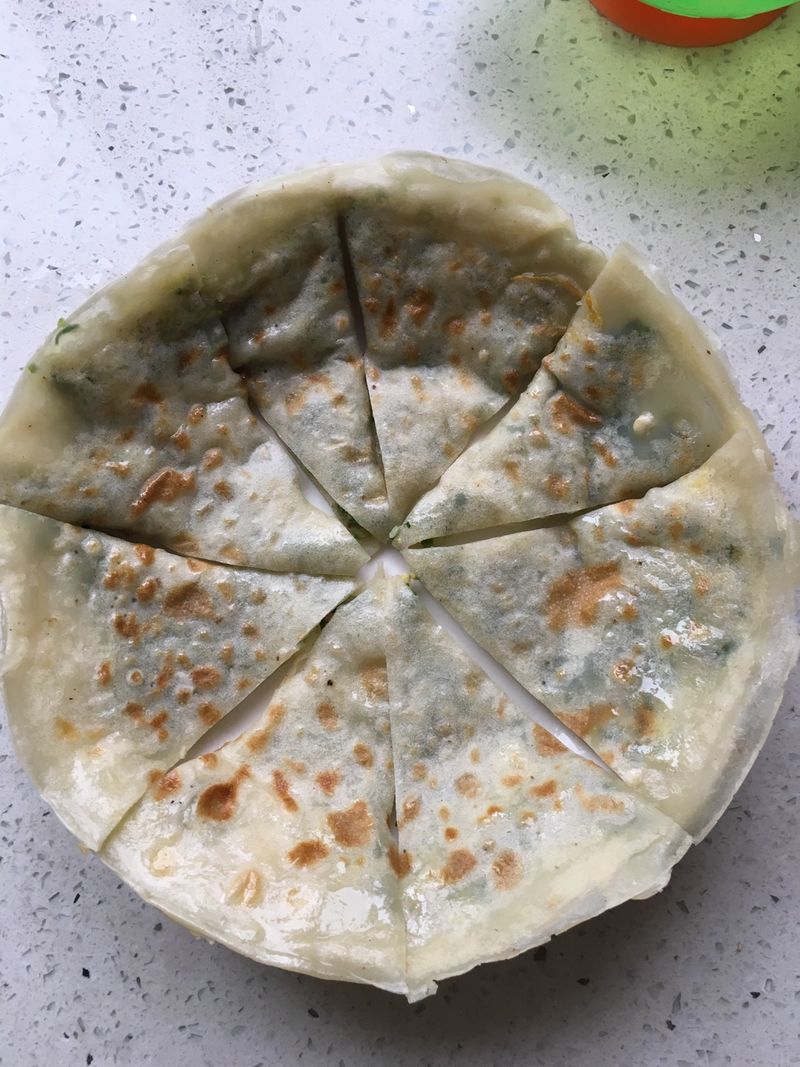 Pancake box filled with leek, egg and shrimp skin