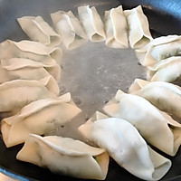 鲜脆素锅贴的做法图解3