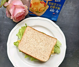 #安佳真草饲 营养护全家#芝士滑蛋全麦三明治的做法