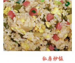 香肠、榨菜、鸡蛋炒饭的做法