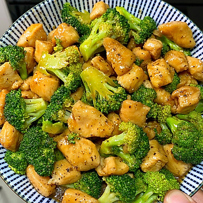 低卡减脂餐，巨好吃的黑椒西兰花炒鸡丁