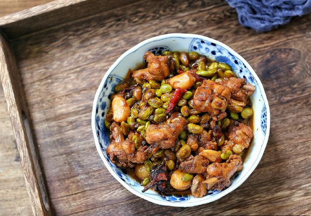 Braised chicken with bean