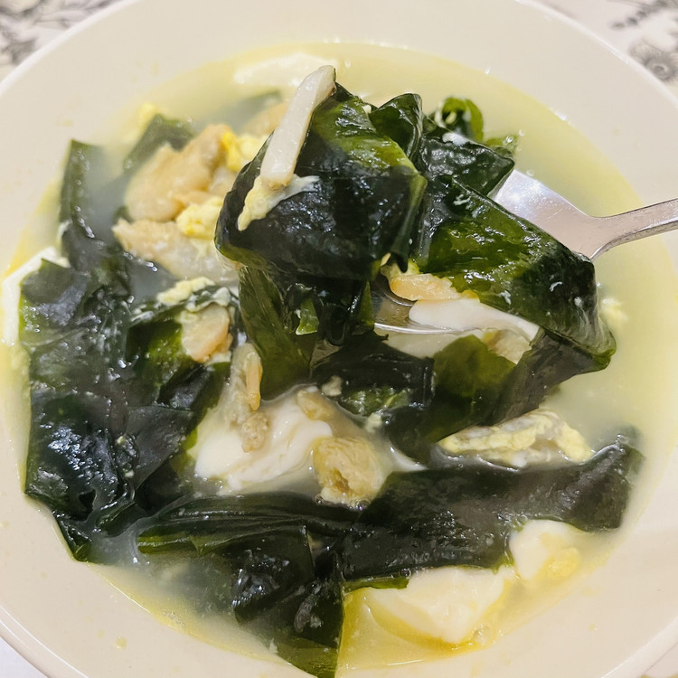 暖胃减肥美汤❤️裙带菜虾米豆腐汤的做法