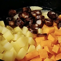 经典香肠土豆焖饭，懒人必备，有手就会的做法图解3