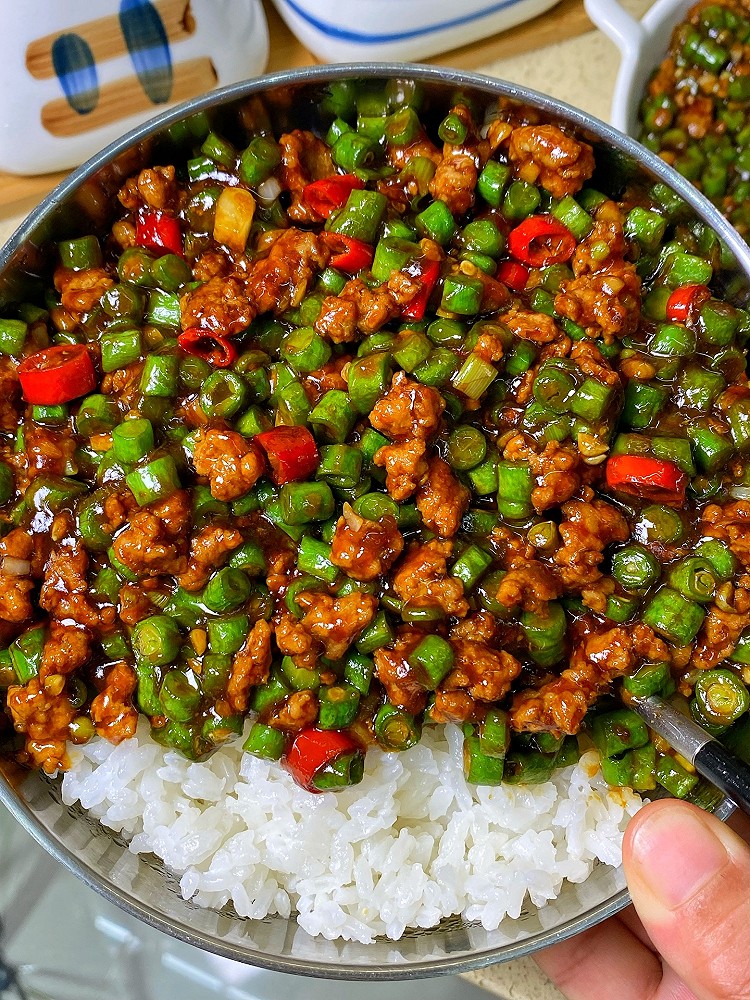 巨好吃的豆角肉末拌饭，太太好吃了！！的做法