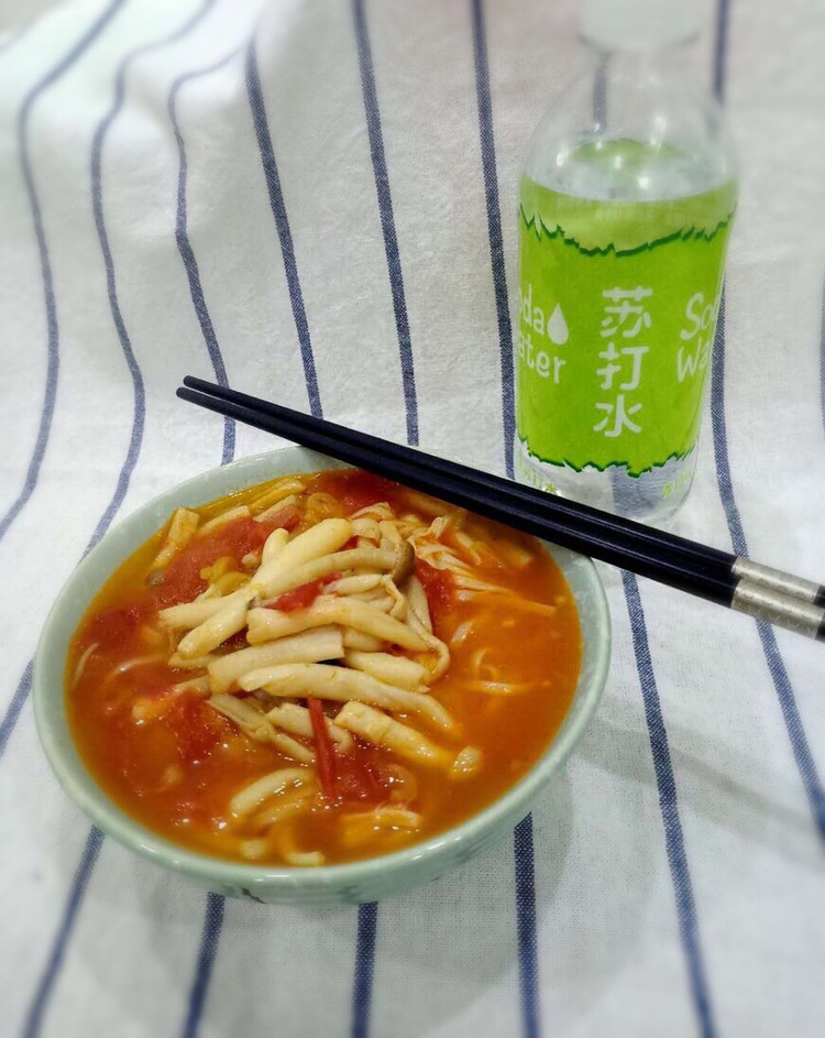 番茄菌菇牛骨汤面的做法