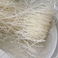 #葱伴侣豆瓣酱能蘸善炒#十分钟酱炒米粉的做法图解1