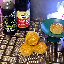 蛋黄肉松月饼