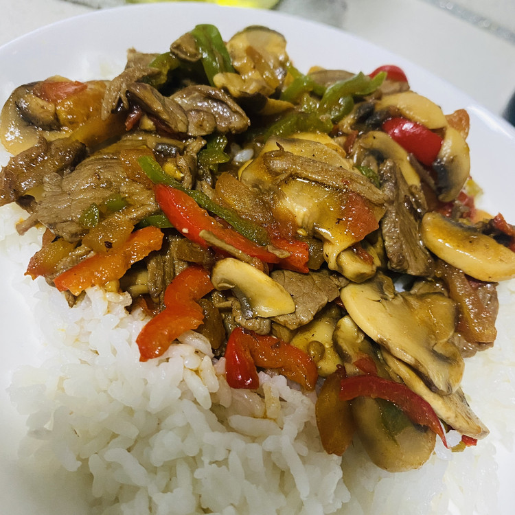 超下饭【青红椒蘑菇炒牛肉】的做法
