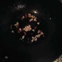 香菇炒西葫芦的做法图解3