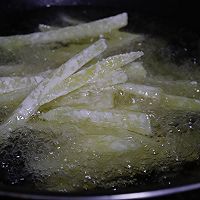 在家自制薯条，3块钱做满一大盘！的做法图解4
