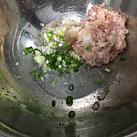 猪肉虾胶酿秋葵的做法图解2