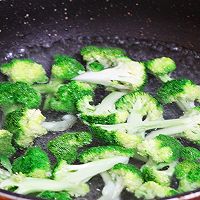 #我们约饭吧#蒜蓉西兰花的做法图解4