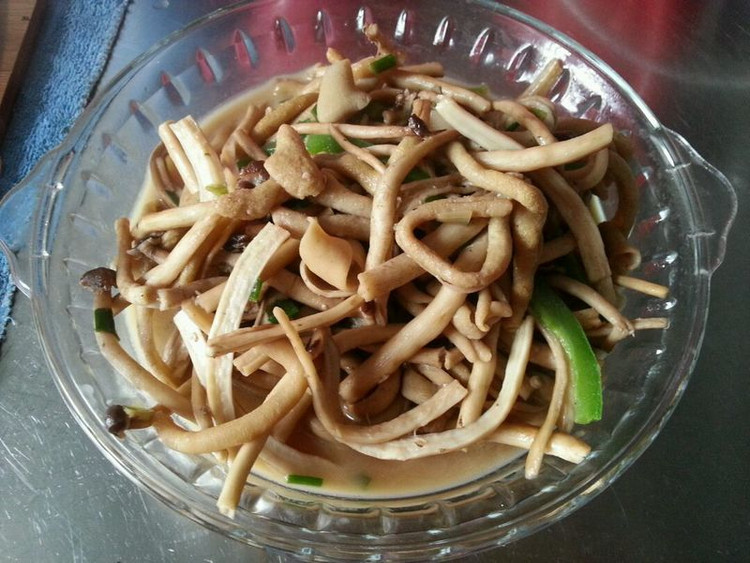 茶树菇炒鸭肠的做法