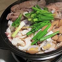 #美食说出“新年好”#不加一滴水原汁原味海鲜煲的做法图解6