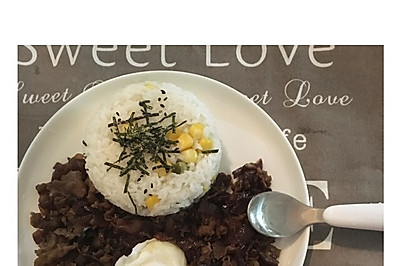 豌豆玉米饭+肥牛温泉蛋