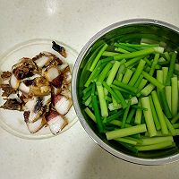 蒜苔炒腊肉的做法图解4