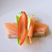 健康低脂三文鱼蔬菜卷的做法图解4