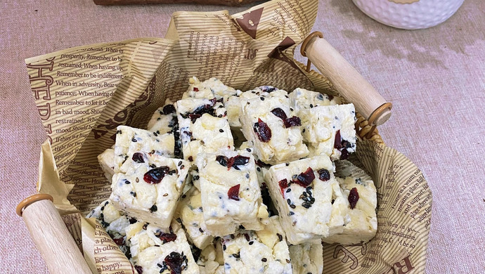 蔓越莓奶盖沙琪玛-奶香浓郁，轻甜不腻！