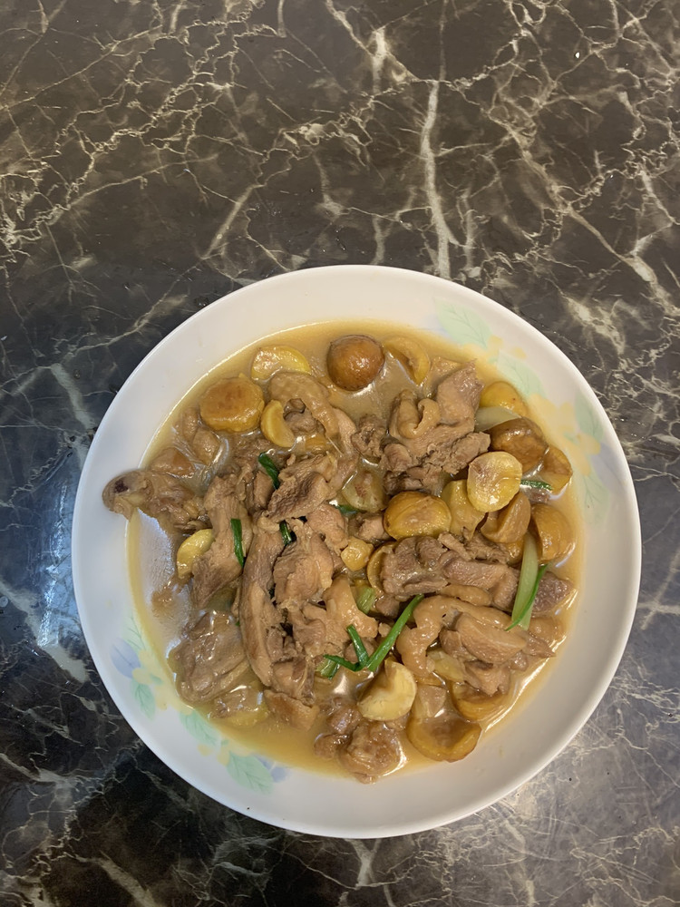 栗子焖鸡肉的做法