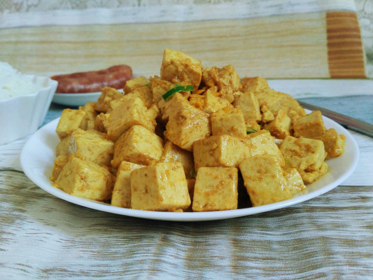咸蛋黄焗豆腐的做法