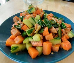 黄瓜胡萝卜梅林午餐肉的做法