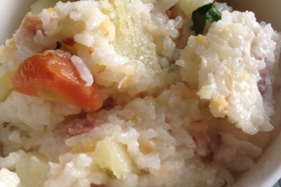 土豆胡萝卜腊肉焖饭