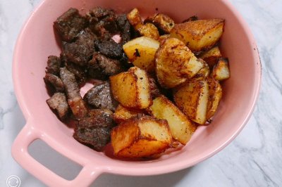 黑椒牛肉粒煎土豆
