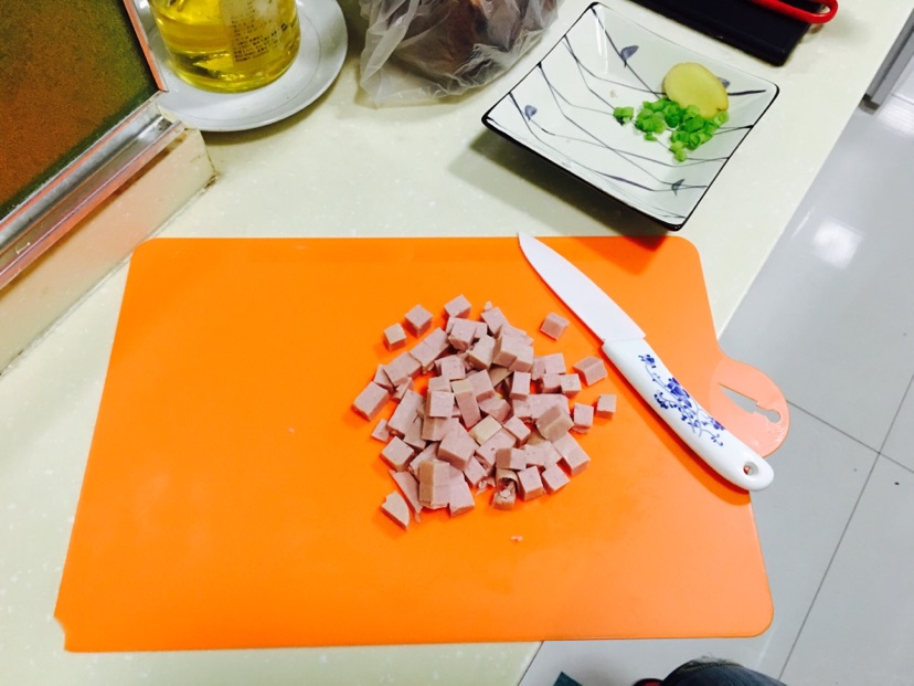 早餐の皮蛋午餐肉粥#张张小食堂#的做法图解4