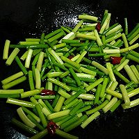 蒜台胡萝卜炒肉丝#樱花味道#的做法图解5