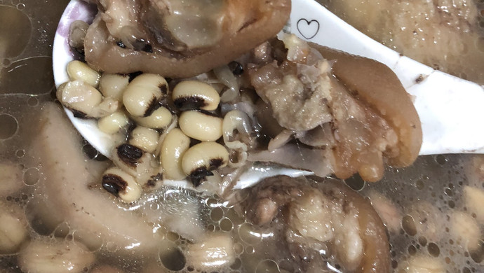 广式眉豆花生莲藕猪脚汤