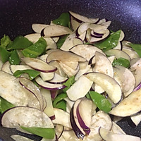 青椒炒茄子的做法图解2