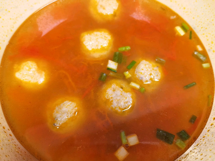 河豚鱼丸姬松茸西红柿汤的做法