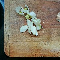 香菇蒜薹的做法图解4