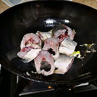 青椒煮鱼的做法图解3