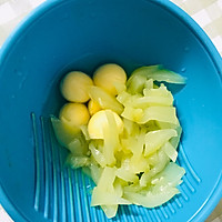 辅食日记—西葫芦南瓜蛋黄糊的做法图解2