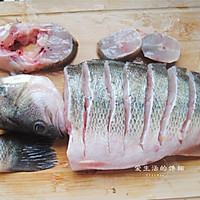 蒜末豆豉蒸鲈鱼的做法图解2