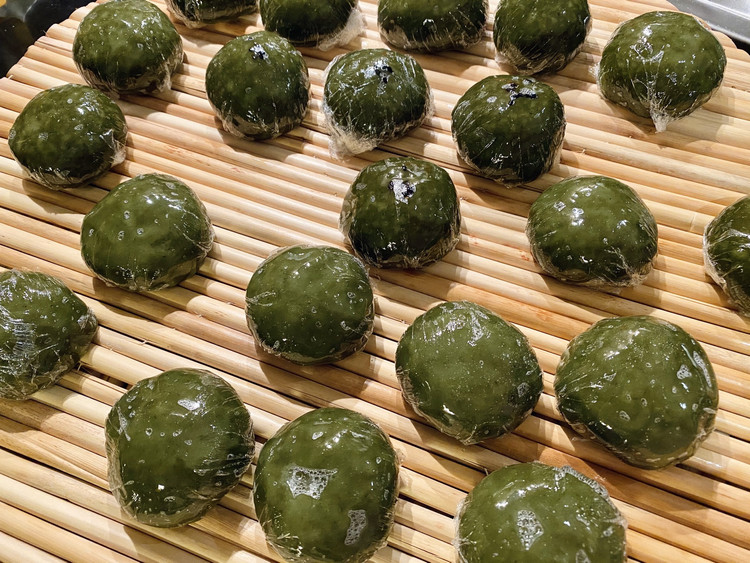 梅干菜笋干&咸蛋黄肉松青团的做法