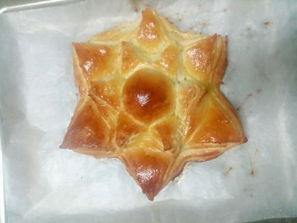Hand shredded bread with sunflower