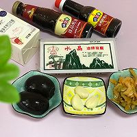 皮蛋拌豆腐的做法图解1