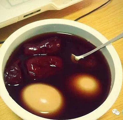 当归红糖炖鸡蛋