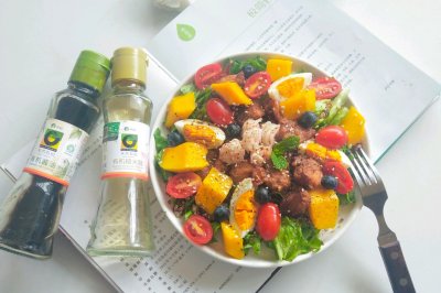 鸡胸藜麦沙拉