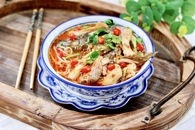 绿豆芽香辣鱼的做法