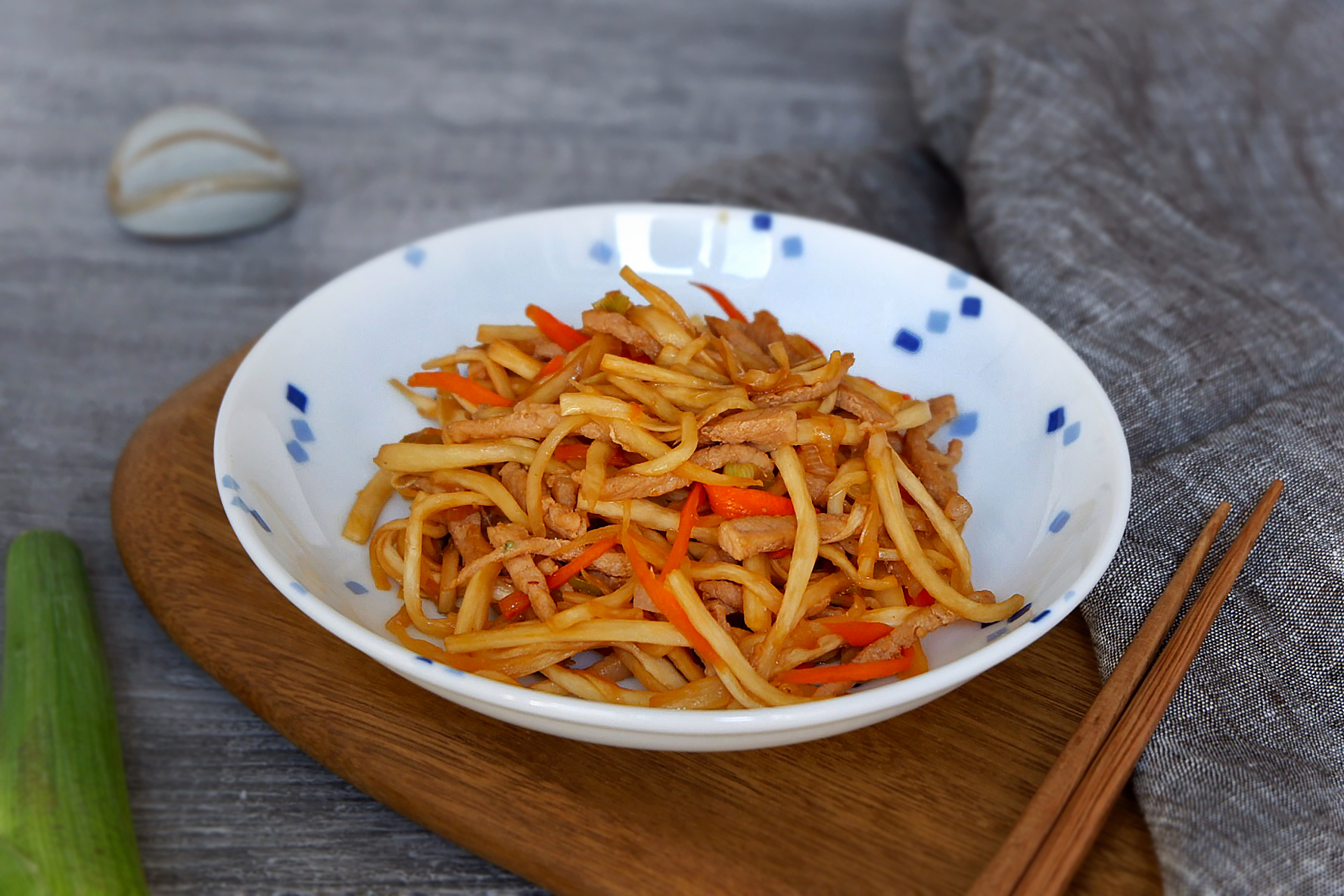 Fried shredded pork with water bamboo