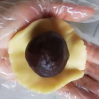 广式蛋黄豆沙月饼的做法图解10