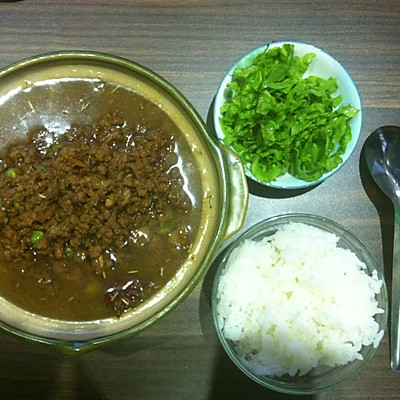 秘制豌豆酒香卤肉饭