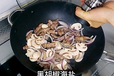 黑椒牛排通心粉